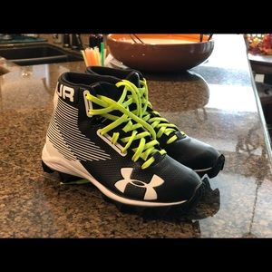 Boys Under Armour Football / Baseball Cleats. 1Y